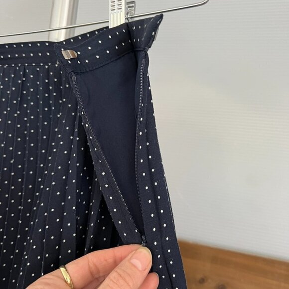 BR Fcty Asymmetrical Hem Navy White Polka Dot Lined Pleated Midi Skirt Sz 2‎ - Picture 3 of 11